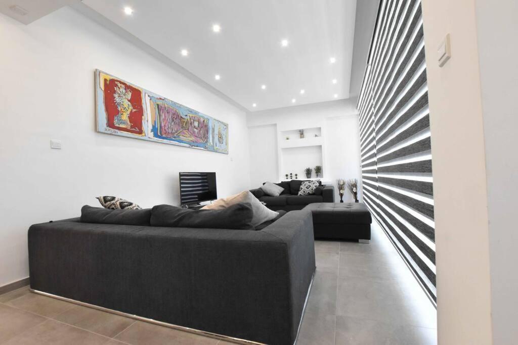 Glabur Stays - The Luxurious 3 Bdr - Cozy Apt Newly Renovated, Nicosia City Agios Dhometios Exterior foto